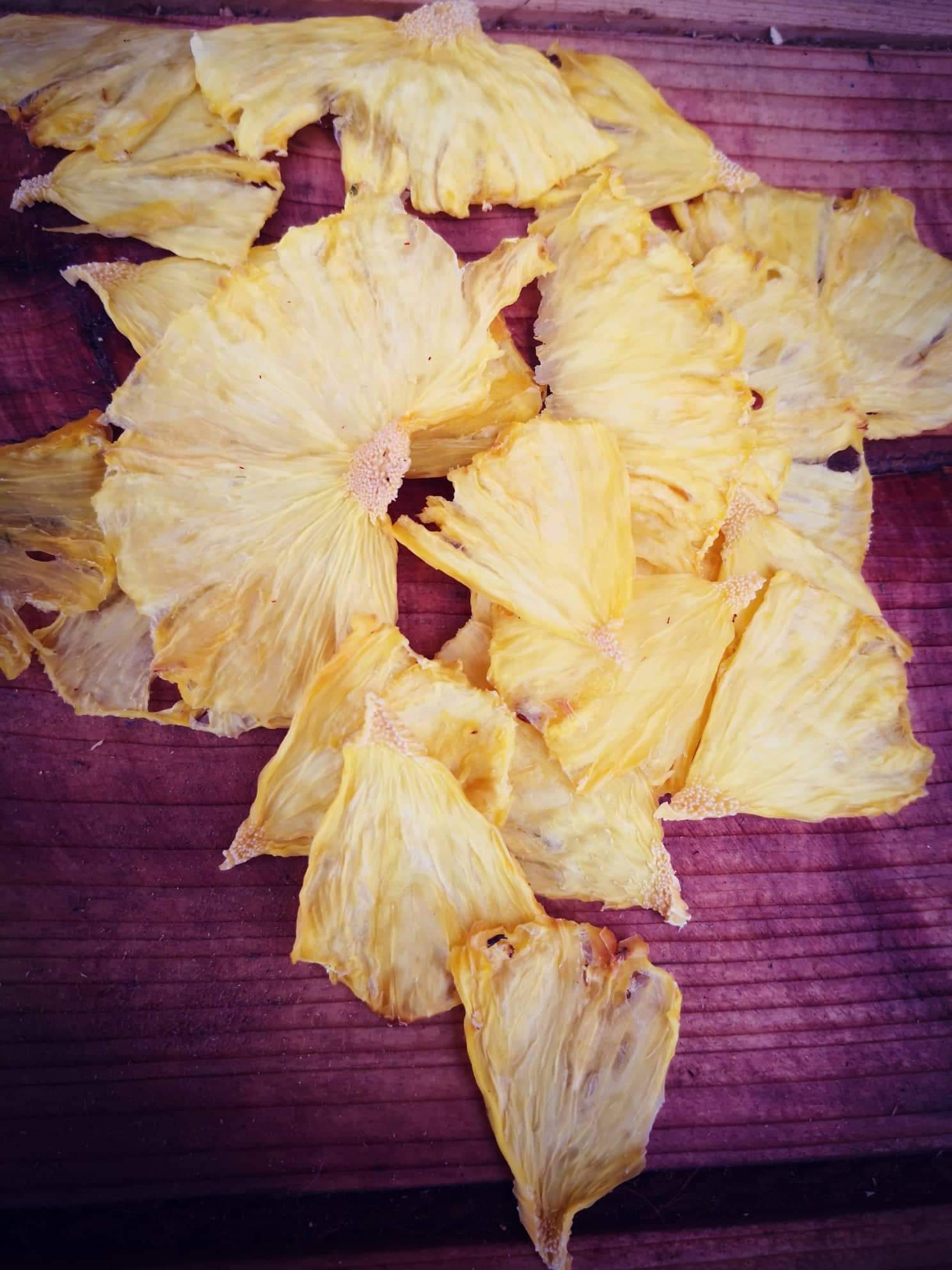 Dried pineapples 75g image